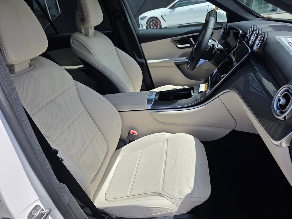New 2026 Polar White Mercedes-Benz GLC 300 image 47