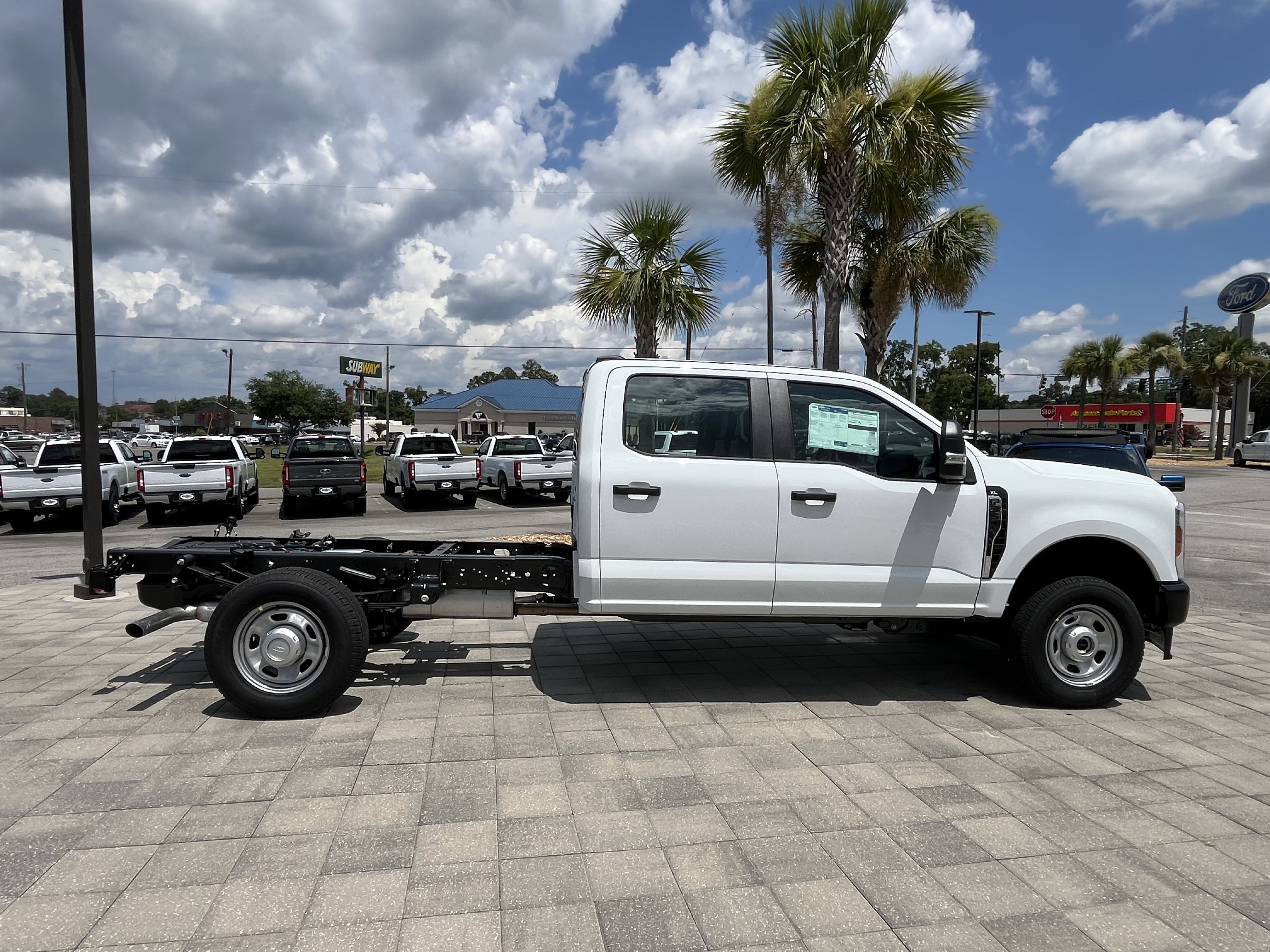 2025 Ford F-350 Super Duty Chassis Cab XL - Photo 6