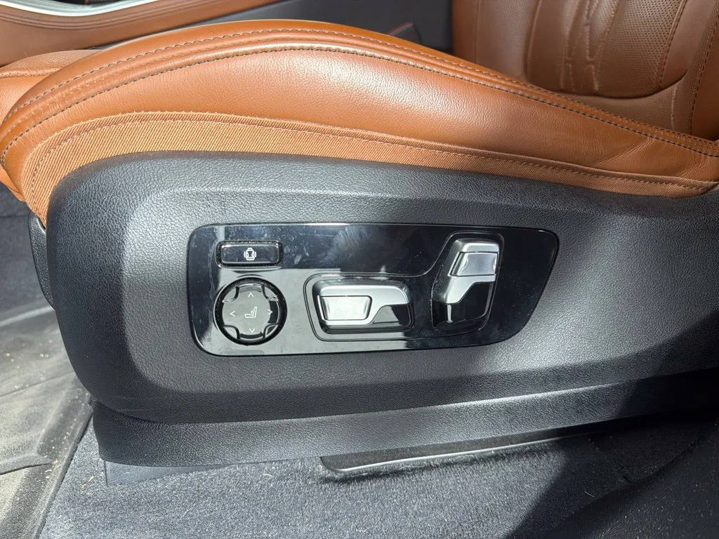 Certified Used 2024 Gray BMW M60i image 25