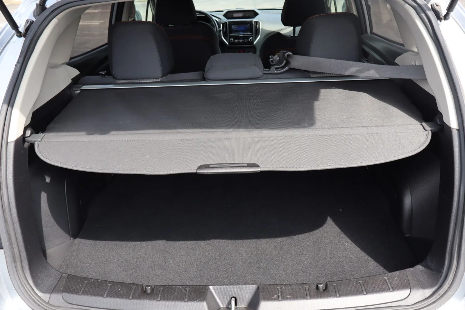 Used 2018 Ice Silver Metallic Subaru 2.0i Premium image 32