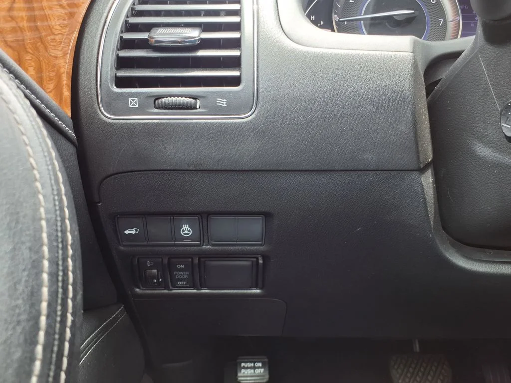 Used 2019 Black INFINITI LUXE image 36