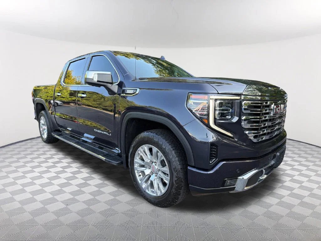 Used 2023 Silver GMC Denali image 3