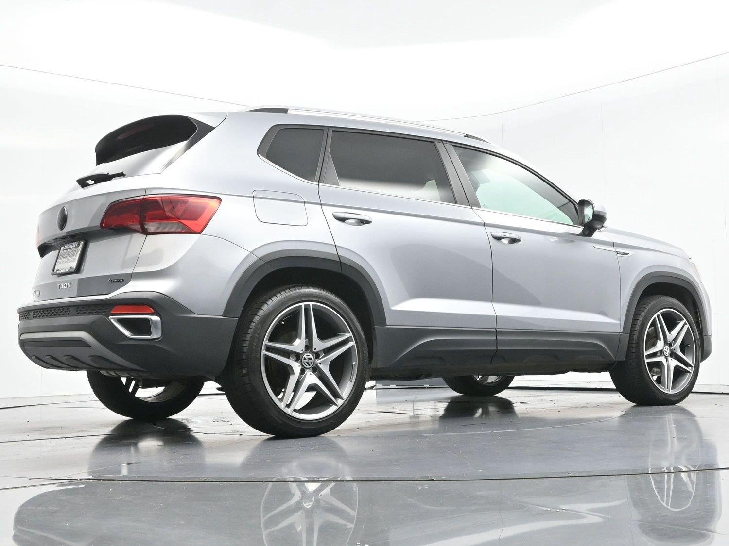 Used 2023 Pyrite Silver Metallic Volkswagen SE image 53
