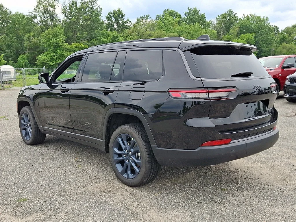 New 2026 Diamond Black Crystal Pearl-Coat Exterior Paint Jeep 85th Anniversary Edition image 6