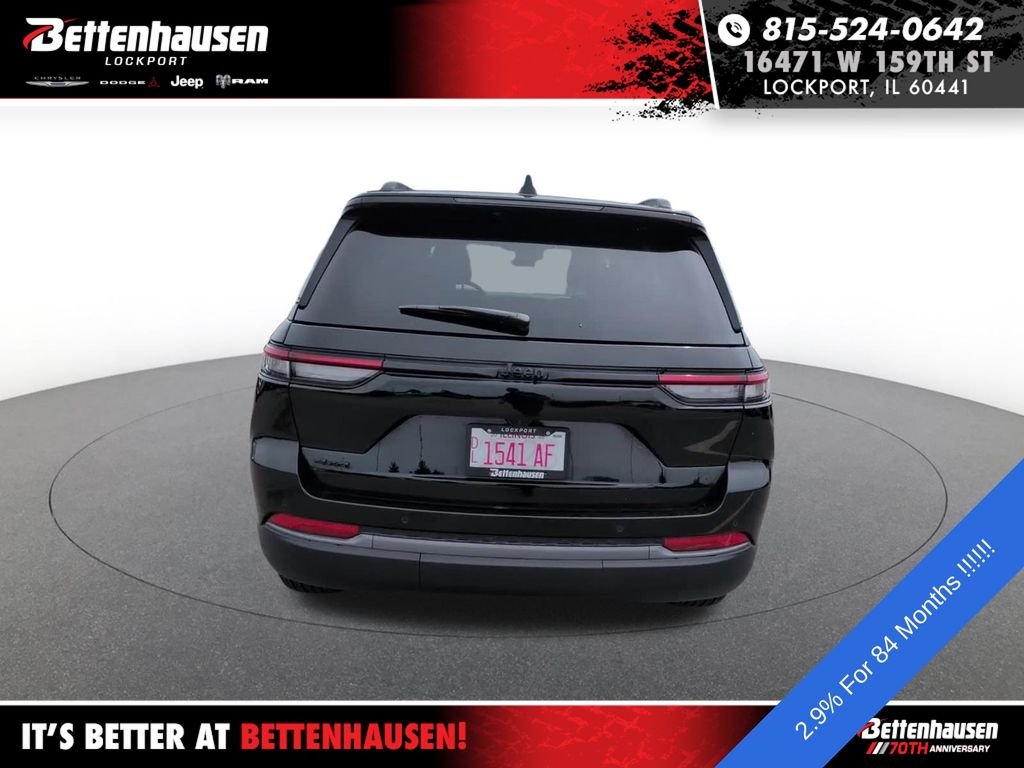 New 2026 Diamond Black Crystal Pearl-Coat Exterior Paint Jeep Altitude image 7