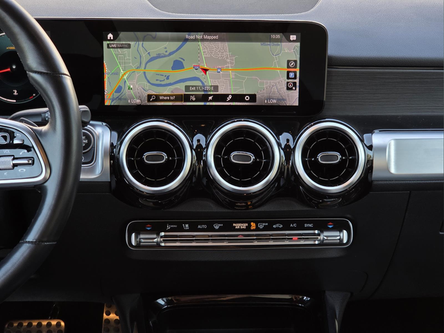 Used 2022  Mercedes-Benz GLB 250 image 11