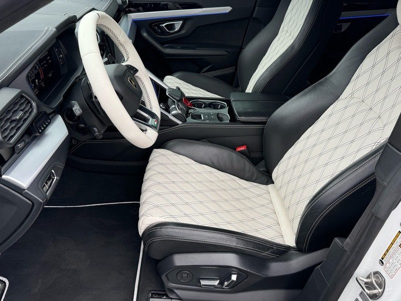 Used 2019  Lamborghini Base image 43