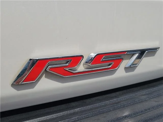 Used 2024 White Chevrolet RST 4x4 image 7