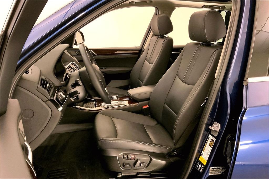 Used 2017 Deep Sea Blue Metallic BMW  image 13