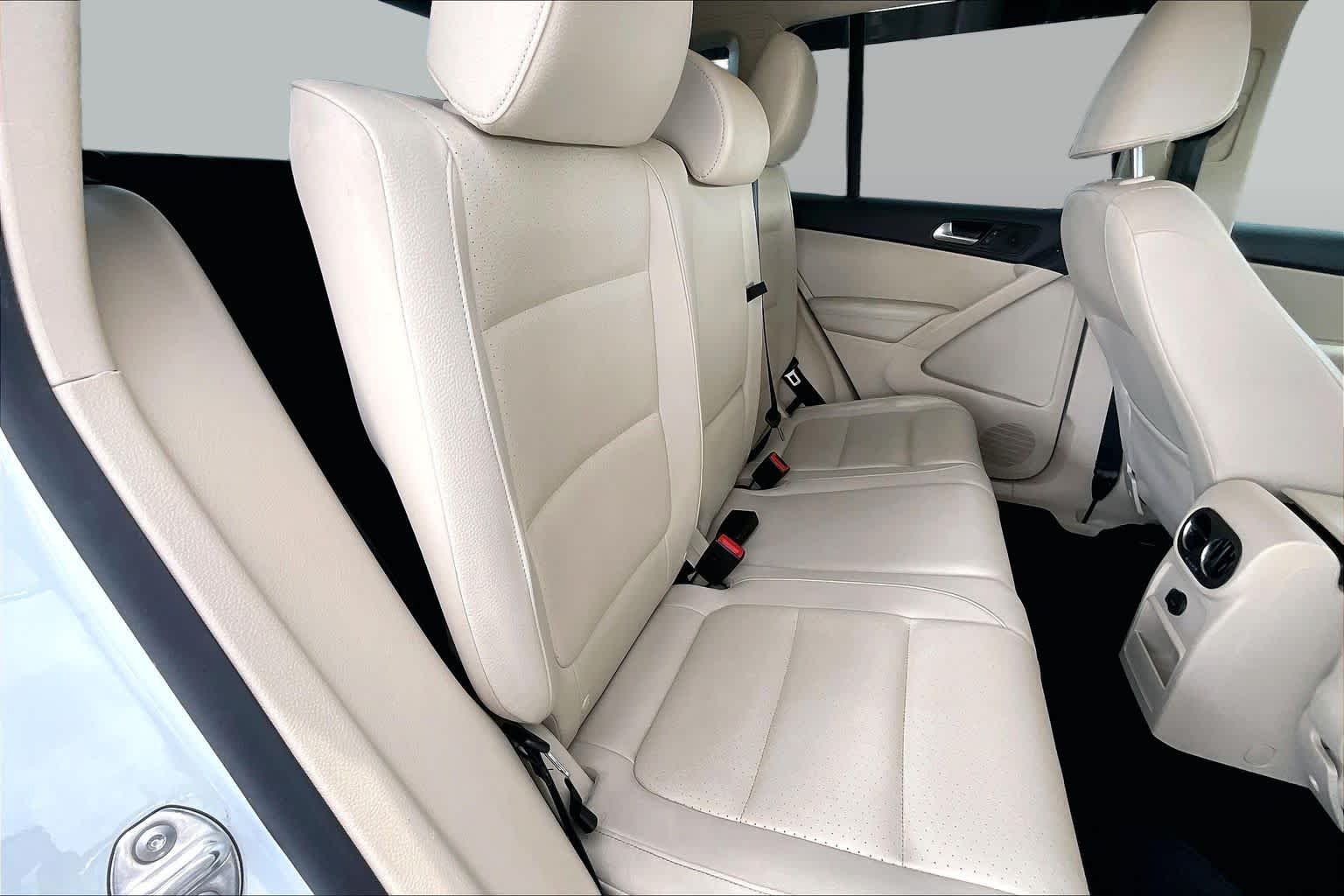 Used 2017  Volkswagen  image 20