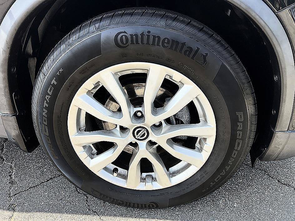 Used 2019 Magnetic Black Pearl Nissan S image 12