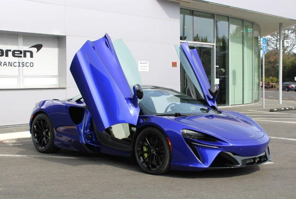 Certified Used 2025  McLaren Performance image 11