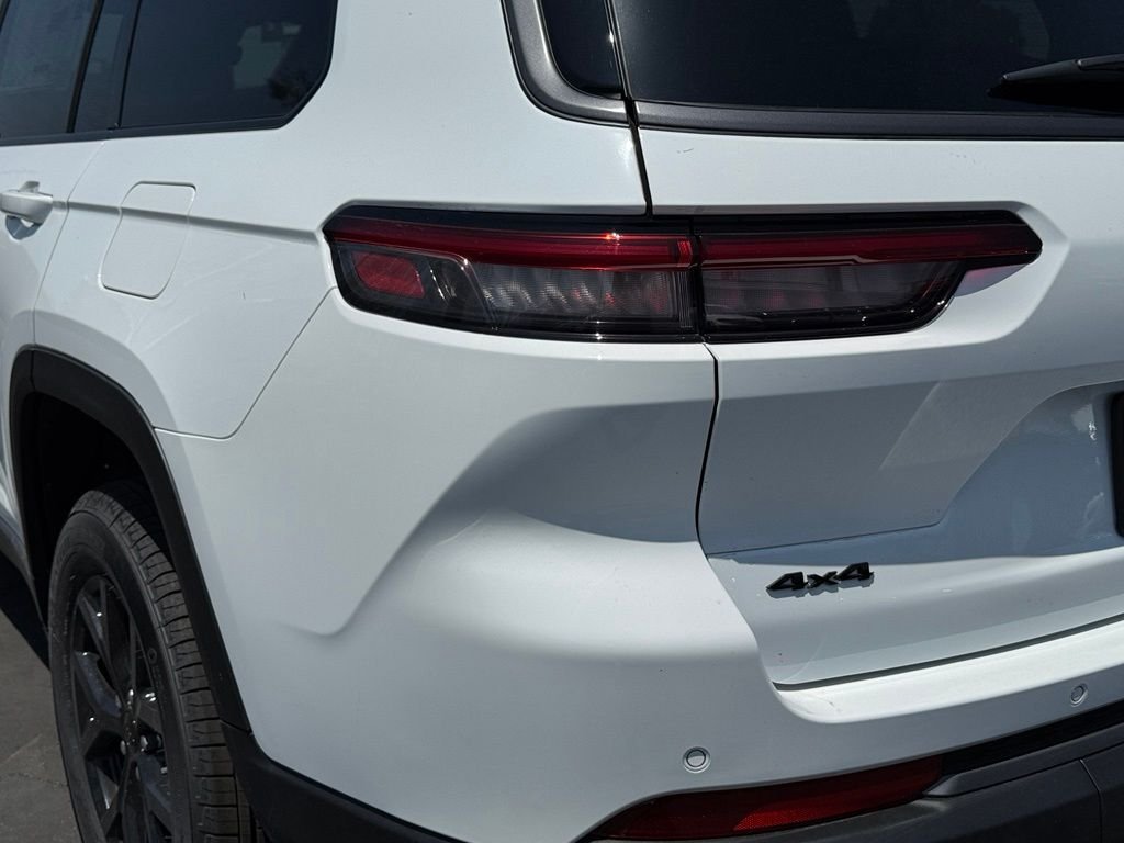 New 2026 Bright White Clear-Coat Exterior Paint Jeep Altitude image 14