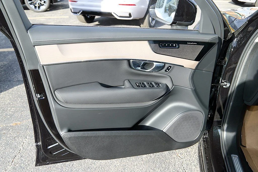 New 2026 Onyx Black Volvo Plus image 10