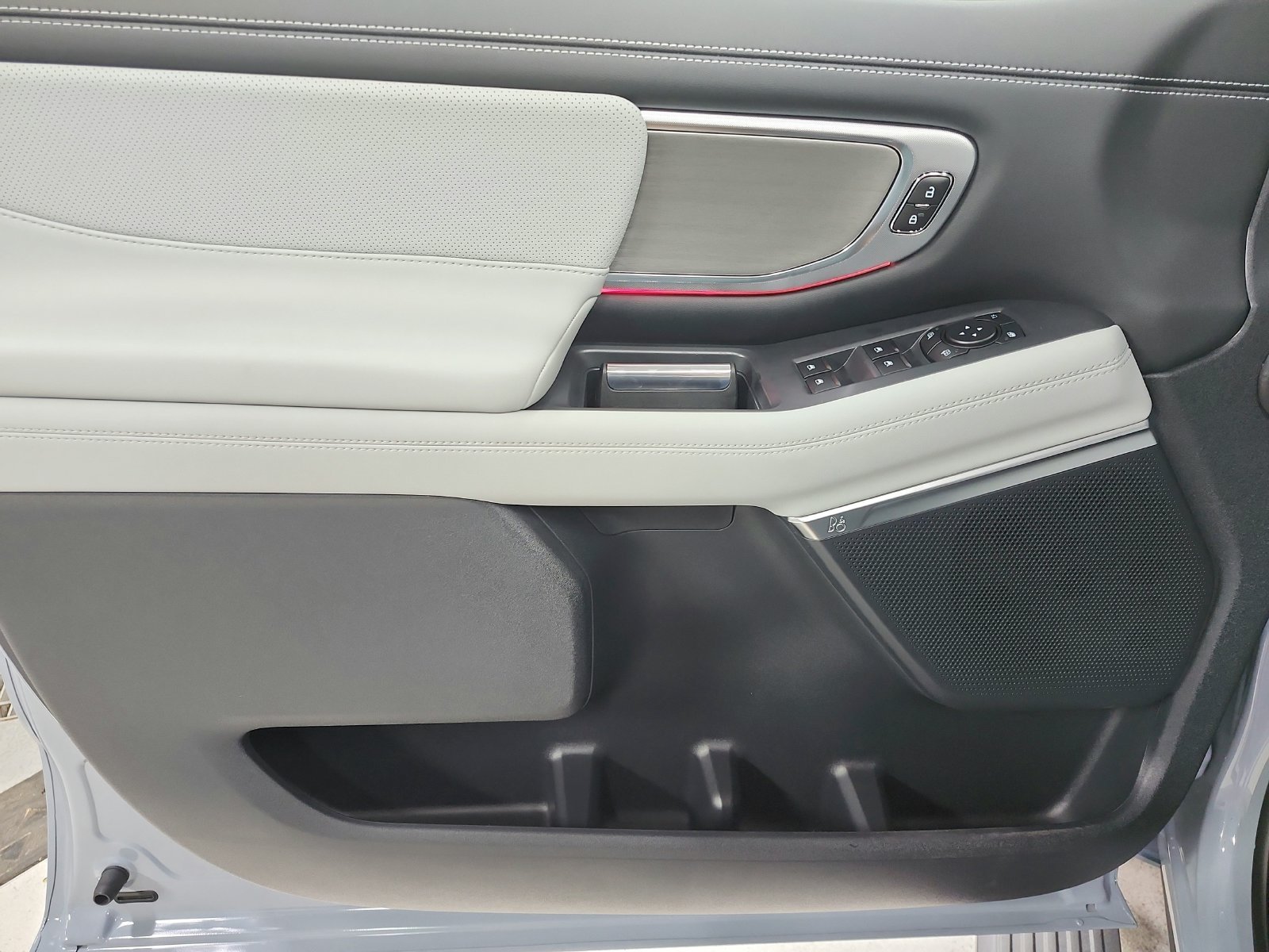 New 2027 Glacier Gray Metallic Tri-Coat Ford Platinum image 41