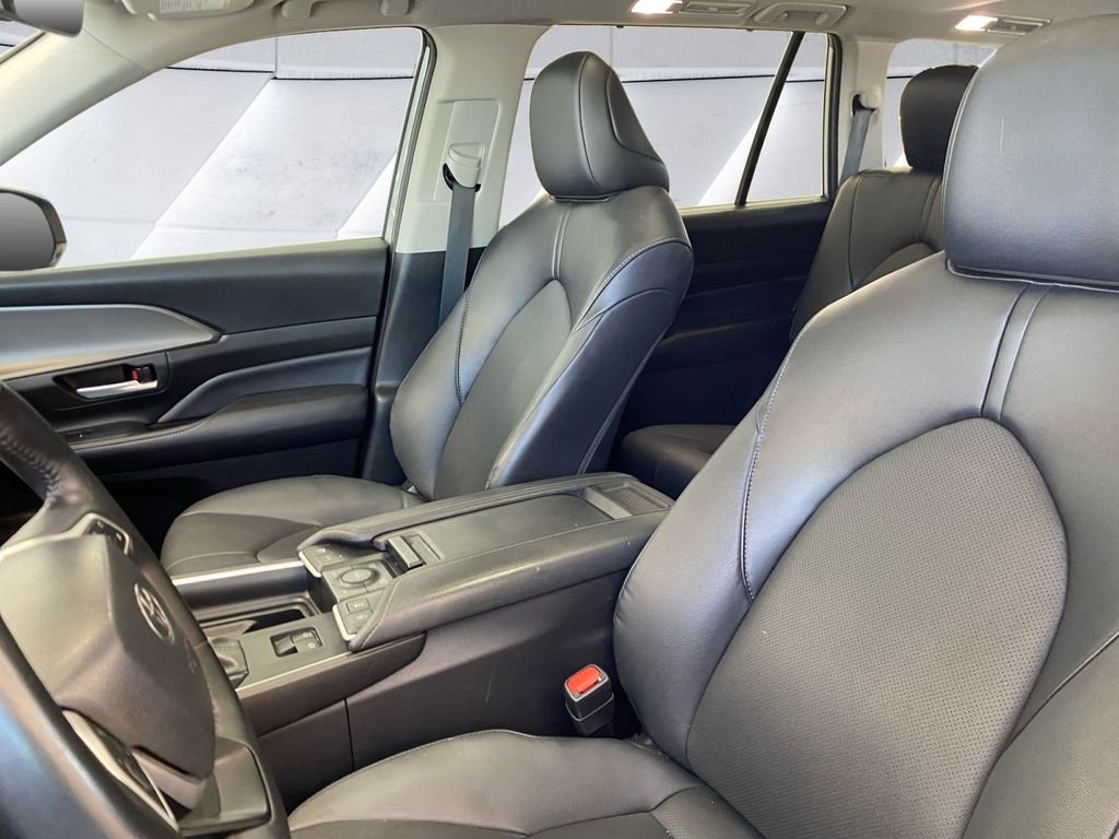 Used 2024 Silver Toyota XLE image 8