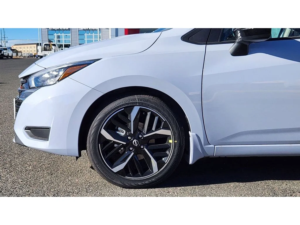 2025 Nissan Versa Sedan SR - Photo 8