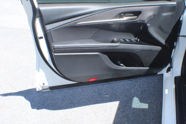 Used 2025 Ice Cap Toyota LE image 6