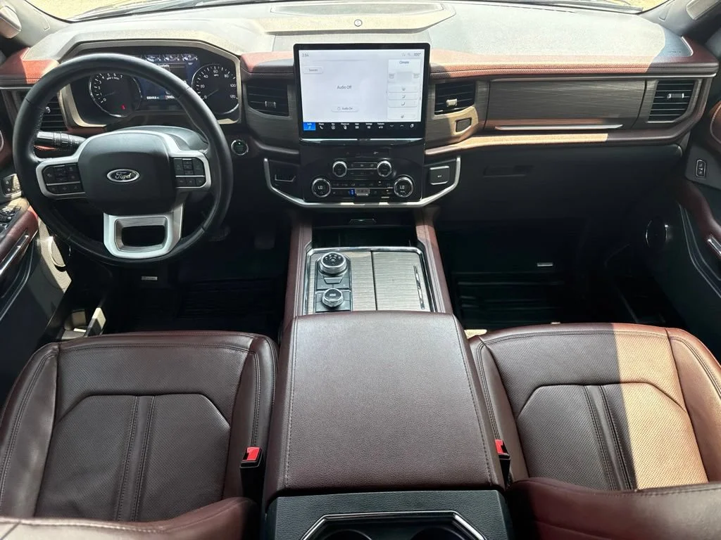Used 2022  Ford Limited image 16