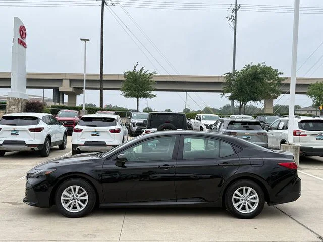 2025 Toyota Camry LE - Photo 7