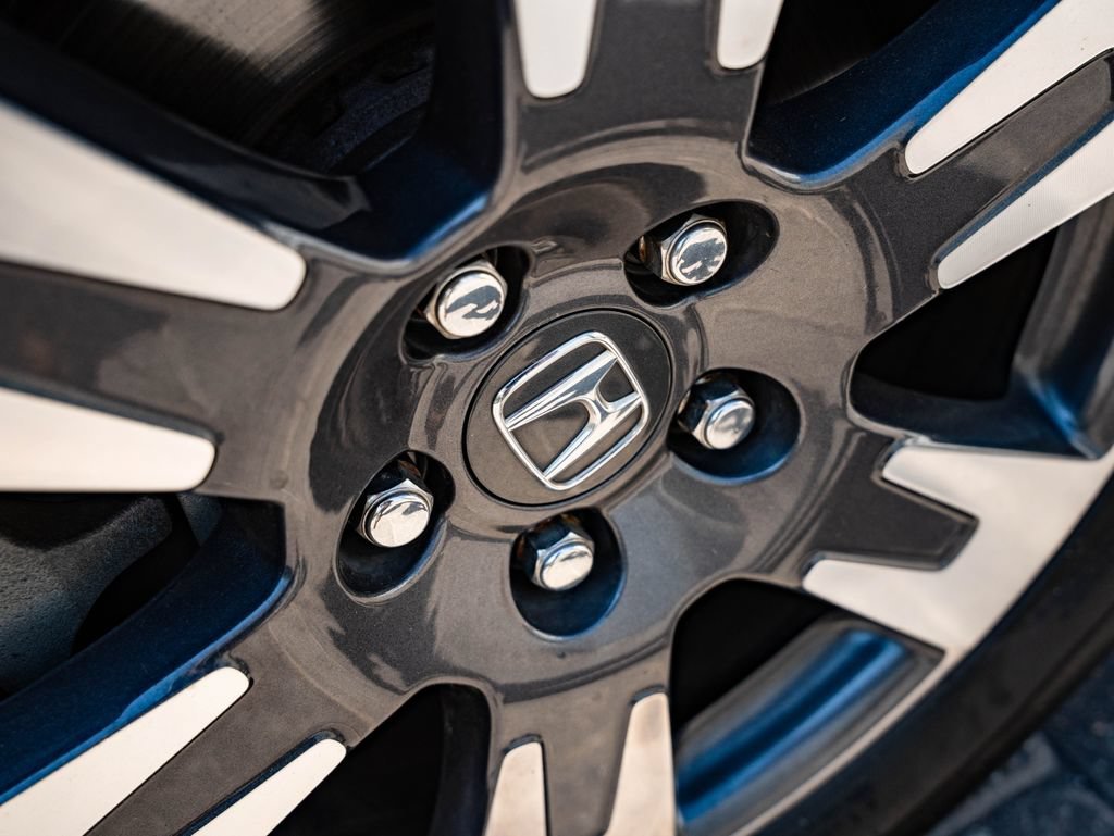 Used 2017 White Diamond Pearl Honda RTL image 8
