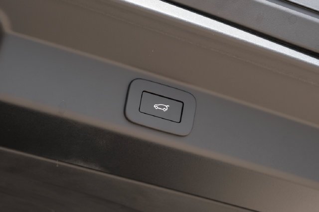 Used 2025 Gray Land Rover Dynamic SE image 51