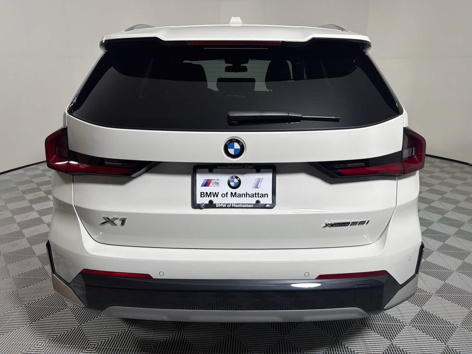Used 2026 Alpine White BMW xDrive28i image 4