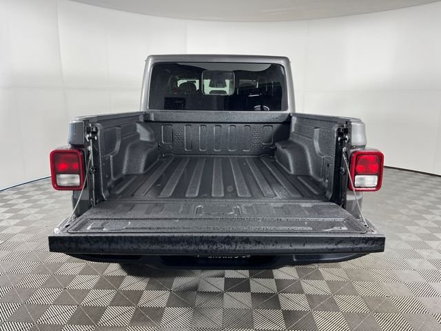 New 2026 Granite Crystal Metallic Clear-Coat Exterior Paint Jeep Sport S image 6