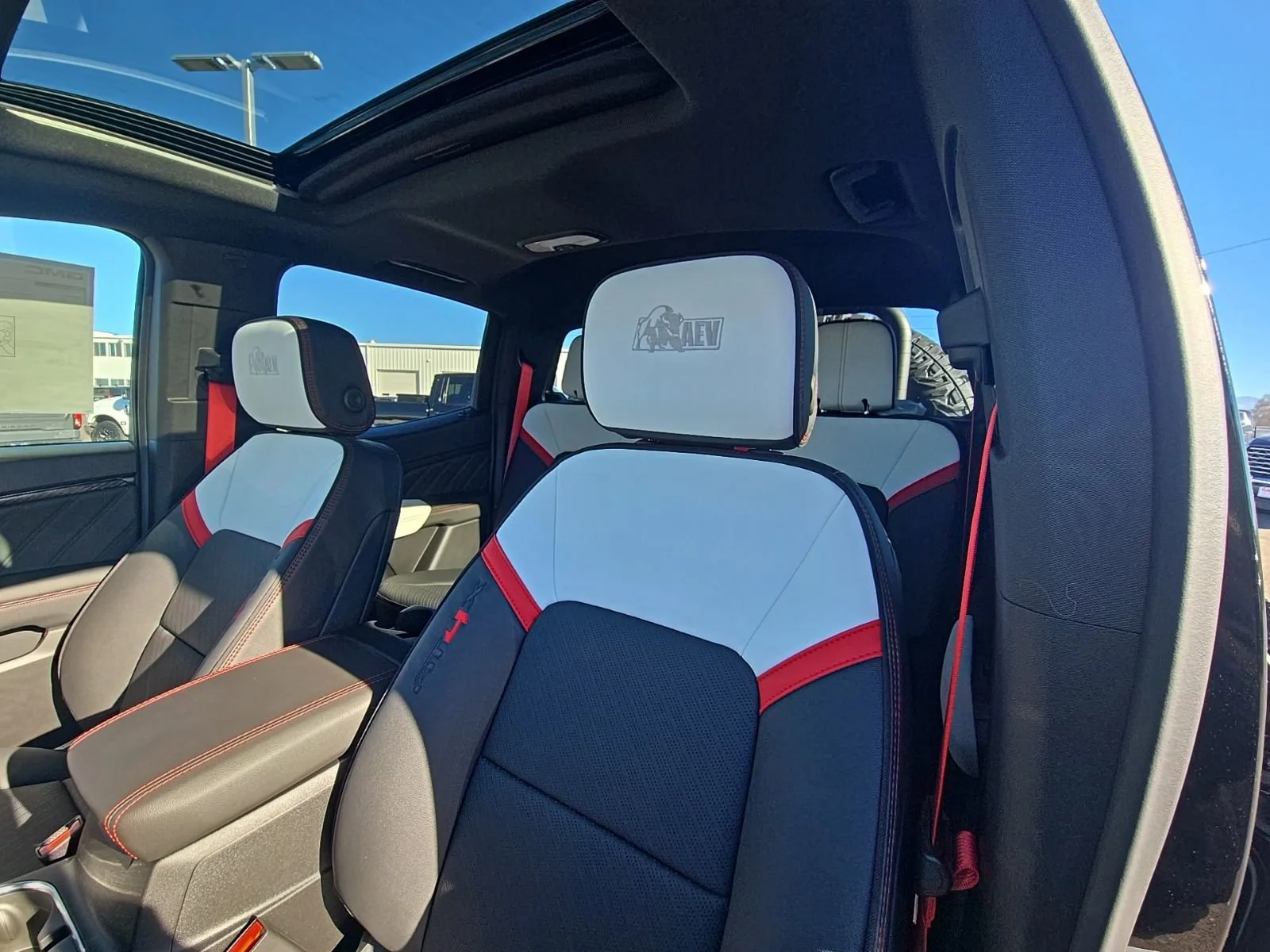 2026 GMC Canyon AT4X - Photo 18