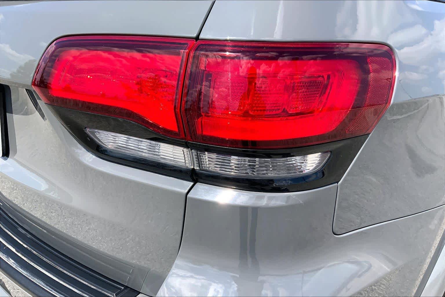 Used 2022 Sting-Gray Clearcoat Jeep Laredo X image 30