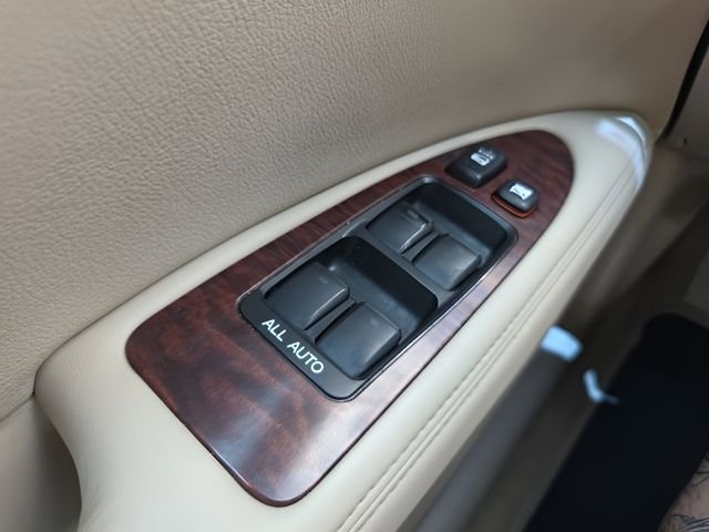 Used 2011 Red Toyota Base image 18