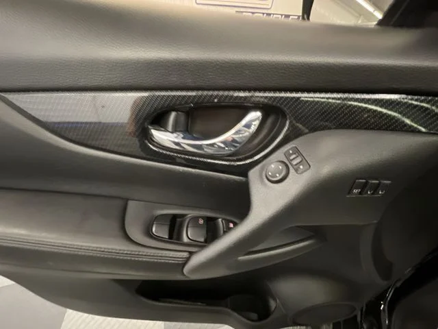 Used 2018 Magnetic Black Nissan SL image 13