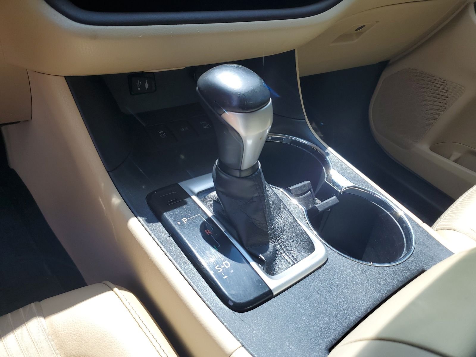 Used 2015 Red Toyota LE Plus V6 image 17