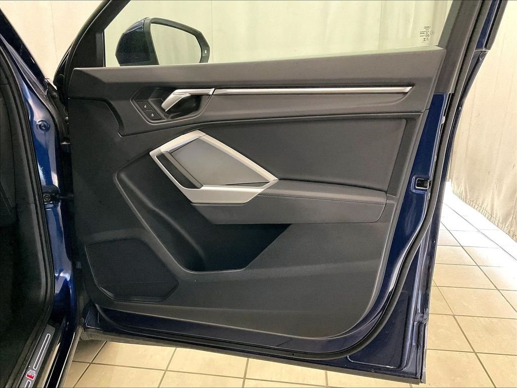 Used 2025 Navarra Blue Metallic Audi Premium image 12