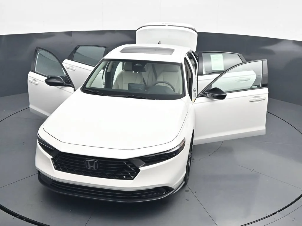 Certified Used 2026 Platinum White Pearl Honda SE image 42