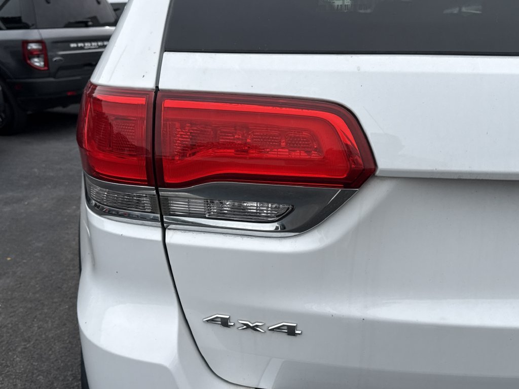 Used 2015 White Jeep Limited image 33