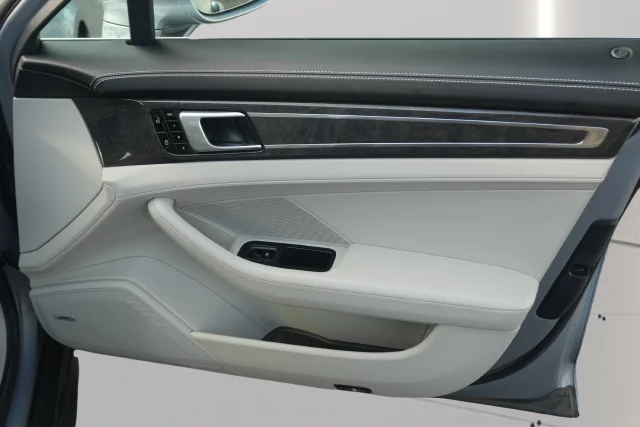 Used 2020 Silver Porsche 4 image 18