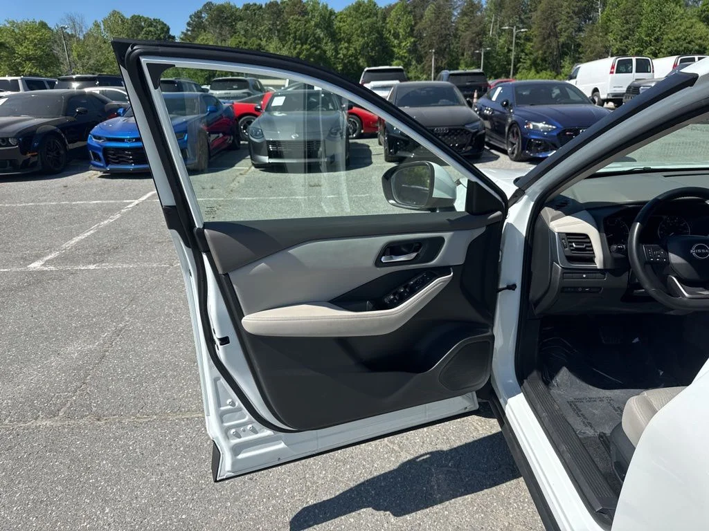 Used 2025 White Nissan SV image 23