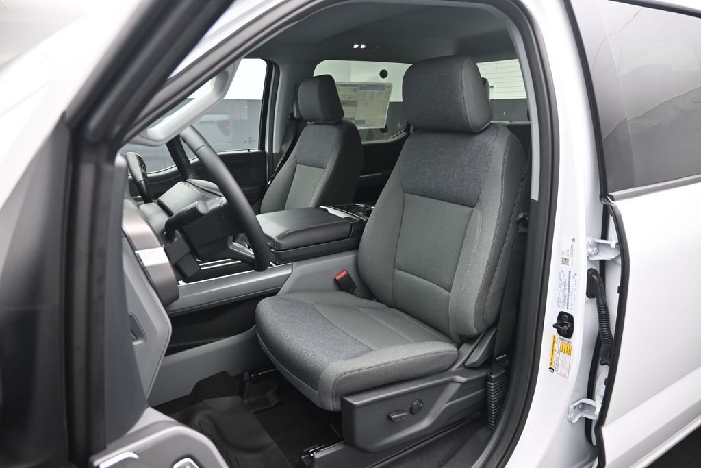 New 2026 Oxford White Ford XLT image 8