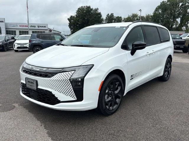 New 2027 White/off-white Chrysler Select image 1