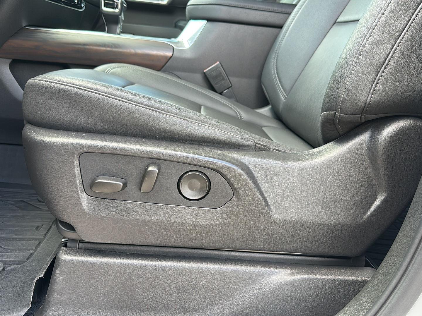 Used 2025 Summit White GMC SLT image 17