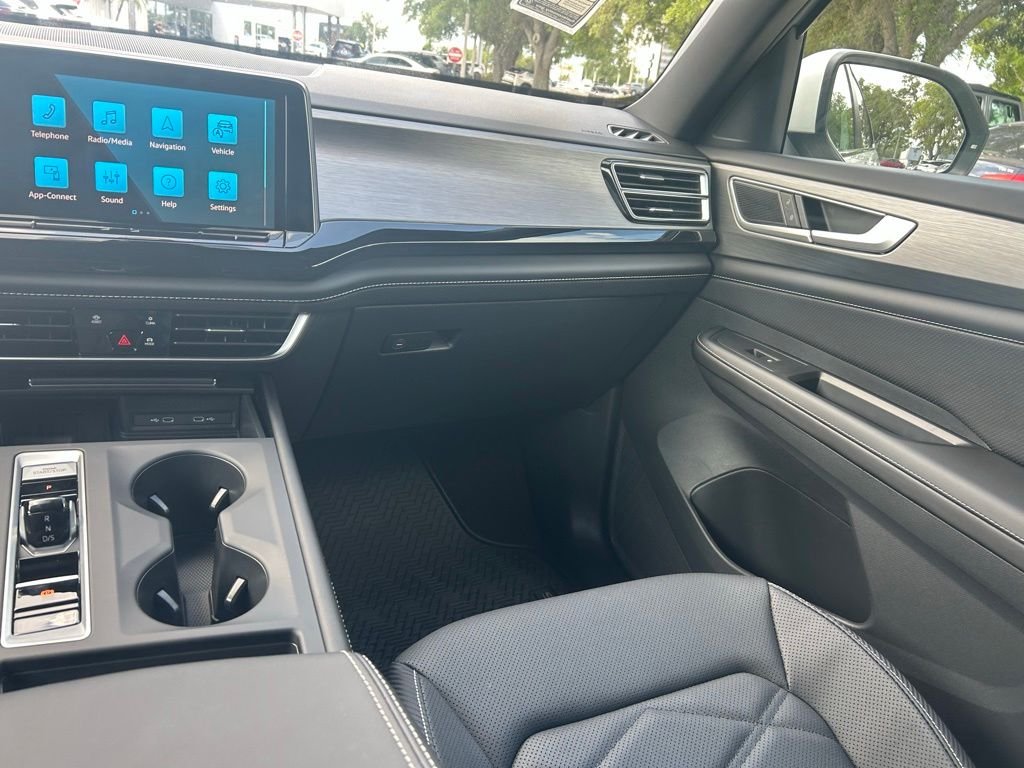 New 2026 White/off-white Volkswagen 2.0T SE image 11