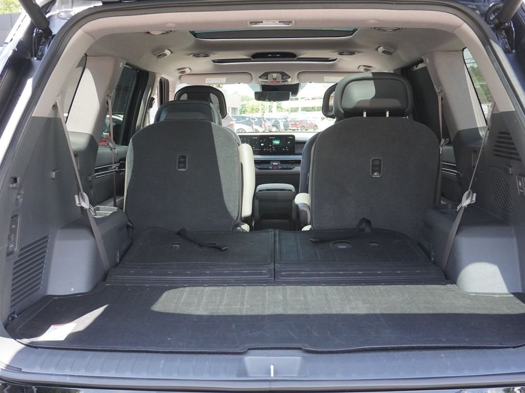 Used 2024 Black Kia Land image 23