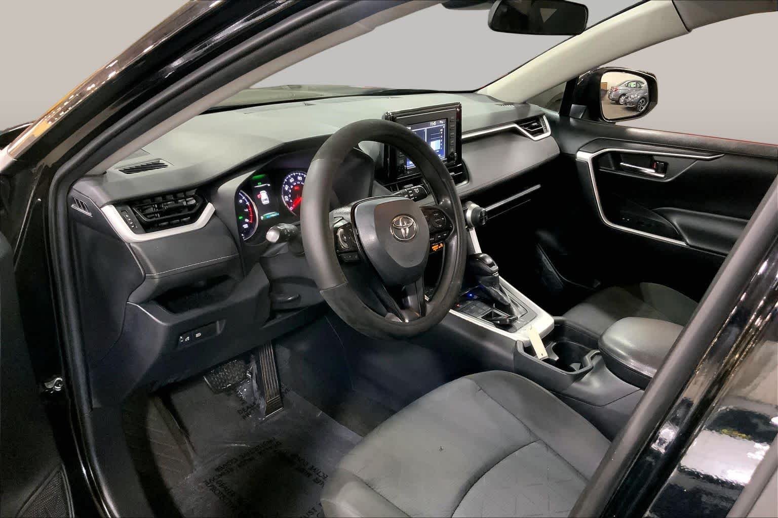 Used 2020 Midnight Black Metallic Toyota XLE image 18