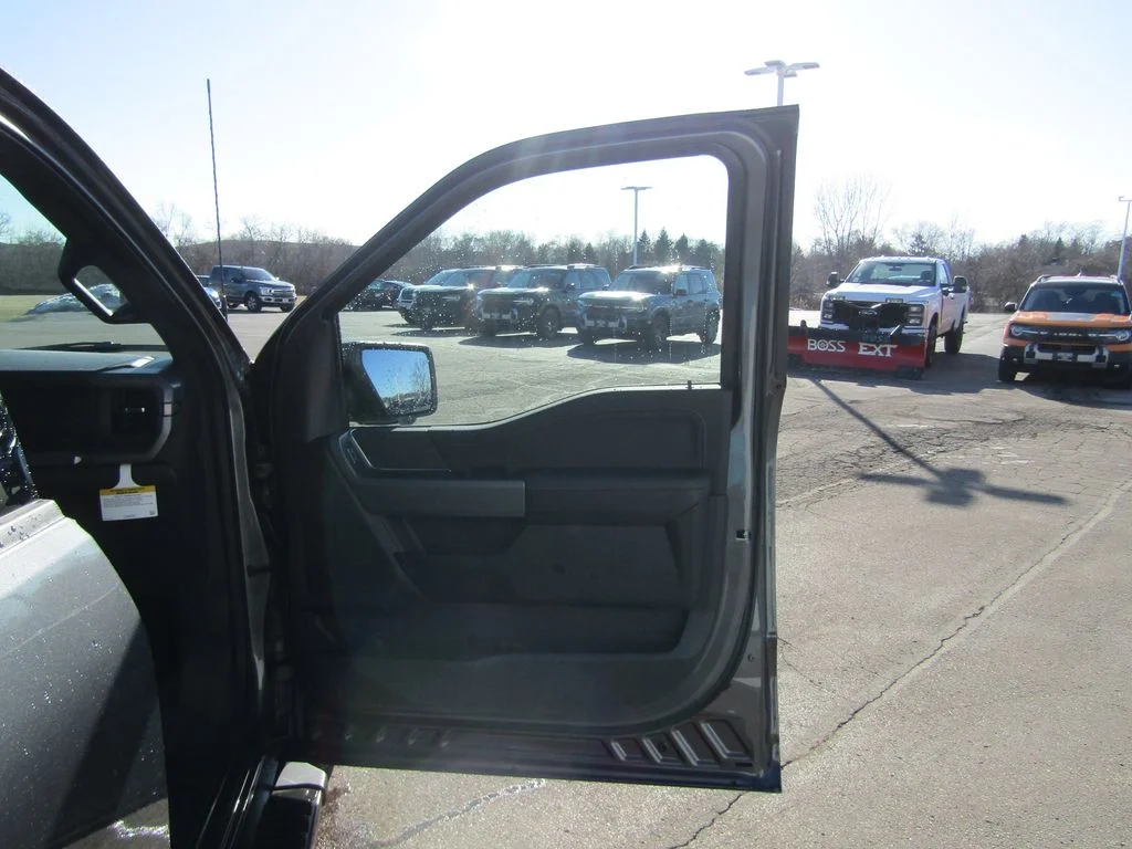 New 2026 Carbonized Gray Metallic Ford XLT image 40