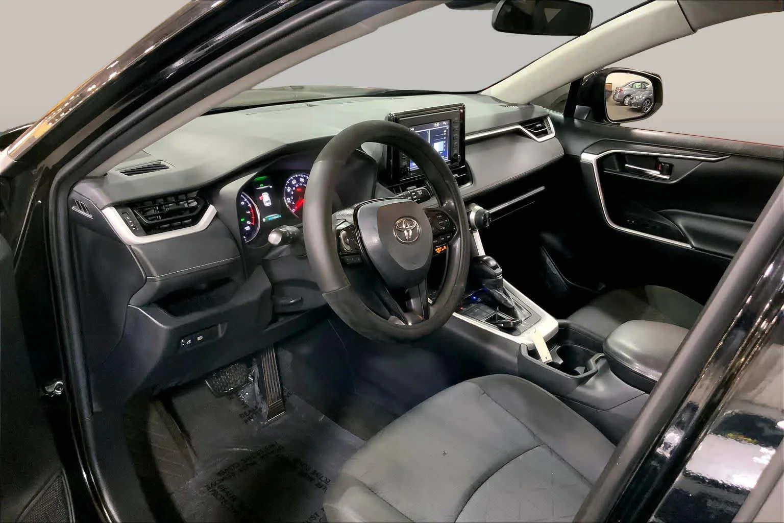 Used 2020 Midnight Black Metallic Toyota XLE image 18