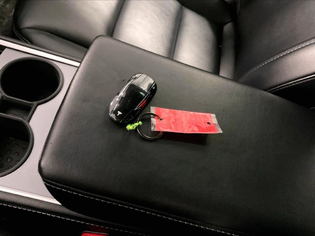 Used 2022 White Tesla Long Range image 30