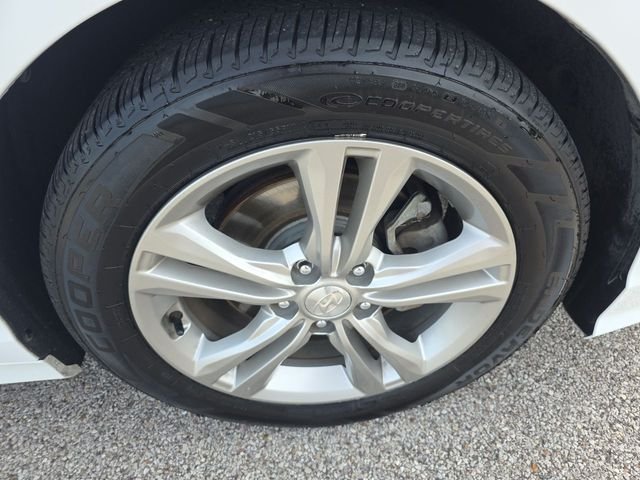 Used 2018 Quartz White Pearl Hyundai SEL image 17
