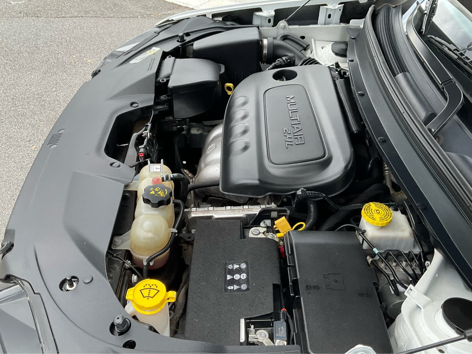 Used 2019 Bright White Clearcoat Jeep Latitude image 29