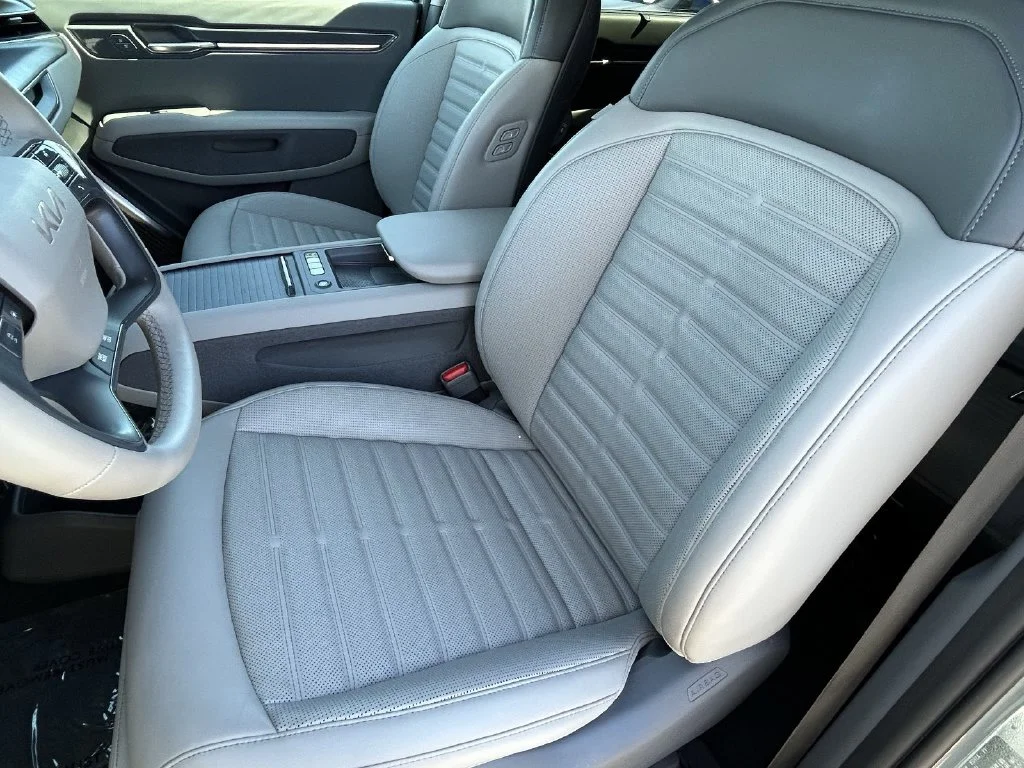 Used 2024 Green Kia Land image 18